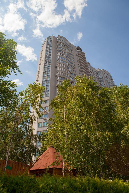 Apartment In 2 Min From Poznyaky Metro Station Kiev Exteriör bild