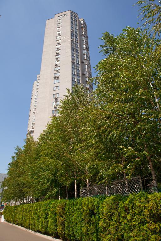 Apartment In 2 Min From Poznyaky Metro Station Kiev Exteriör bild