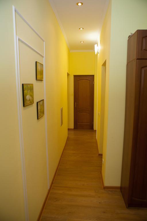 Apartment In 2 Min From Poznyaky Metro Station Kiev Exteriör bild